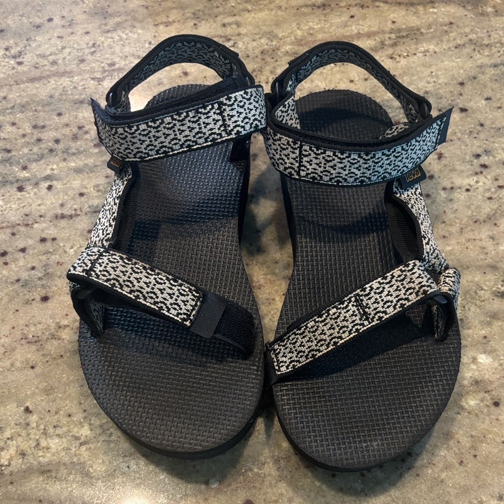 Teva Mid form Universal Sandal Black and White Size 6